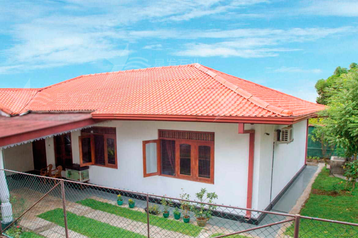 合成樹(shù)脂瓦和彩鋼瓦價(jià)格哪個(gè)更便宜，性?xún)r(jià)比誰(shuí)更高一些？