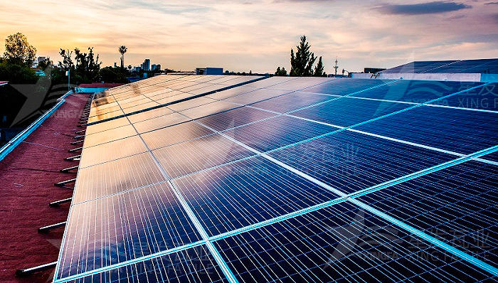 光伏屋面瓦自清潔性能強(qiáng)，防水功能優(yōu)異，簡直是一舉多得！