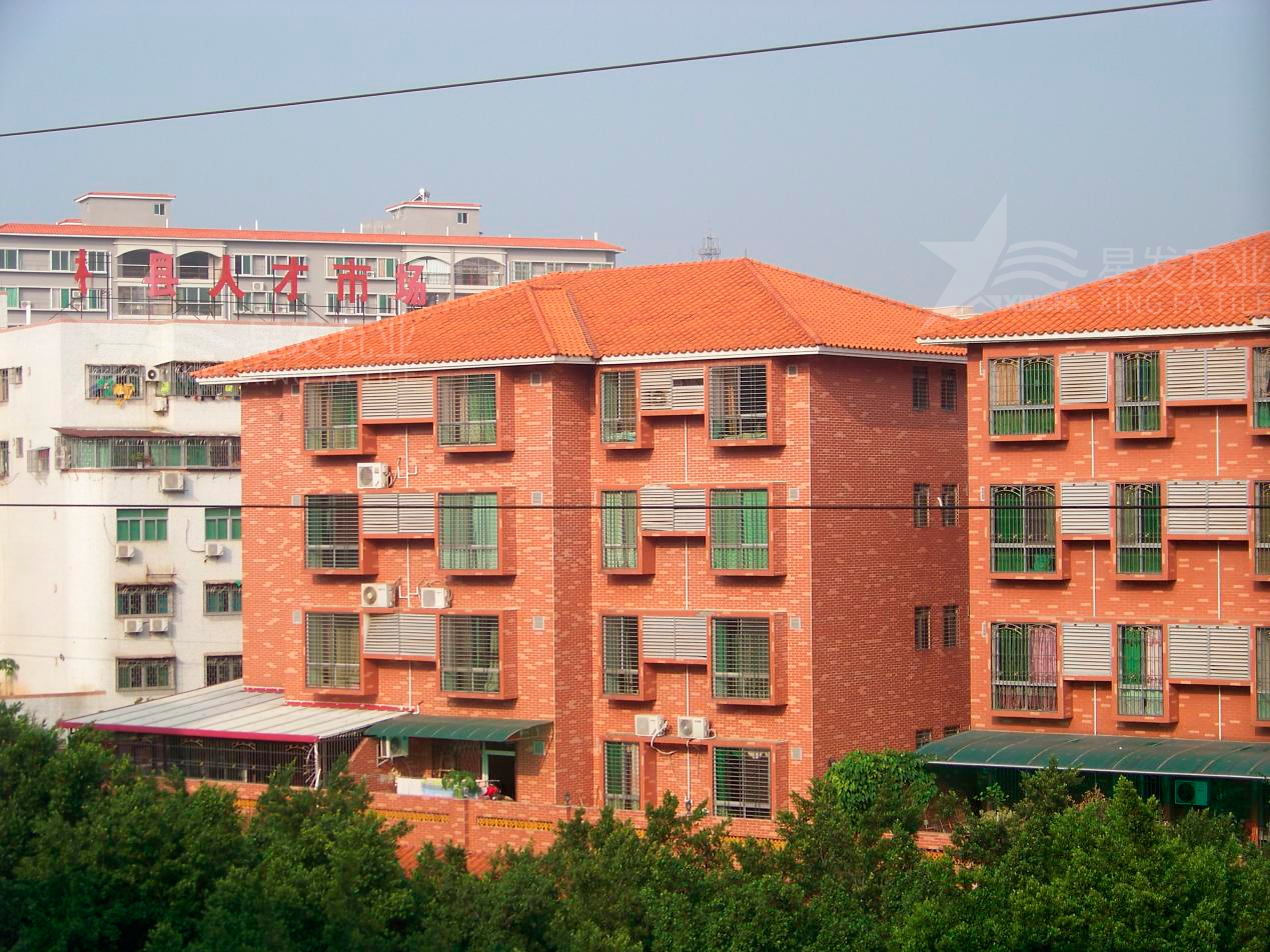 合成樹脂瓦要定期翻新維護(hù)嗎？逐漸取代彩鋼瓦，應(yīng)用越來越廣泛！