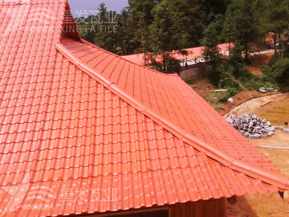 潮濕天氣不是問題！樹脂瓦輕松應(yīng)對挑戰(zhàn)！