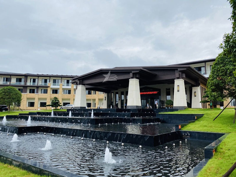 樹(shù)脂瓦漏水？購(gòu)買到劣質(zhì)合成樹(shù)脂瓦導(dǎo)致漏水，妙招防漏教您一招！